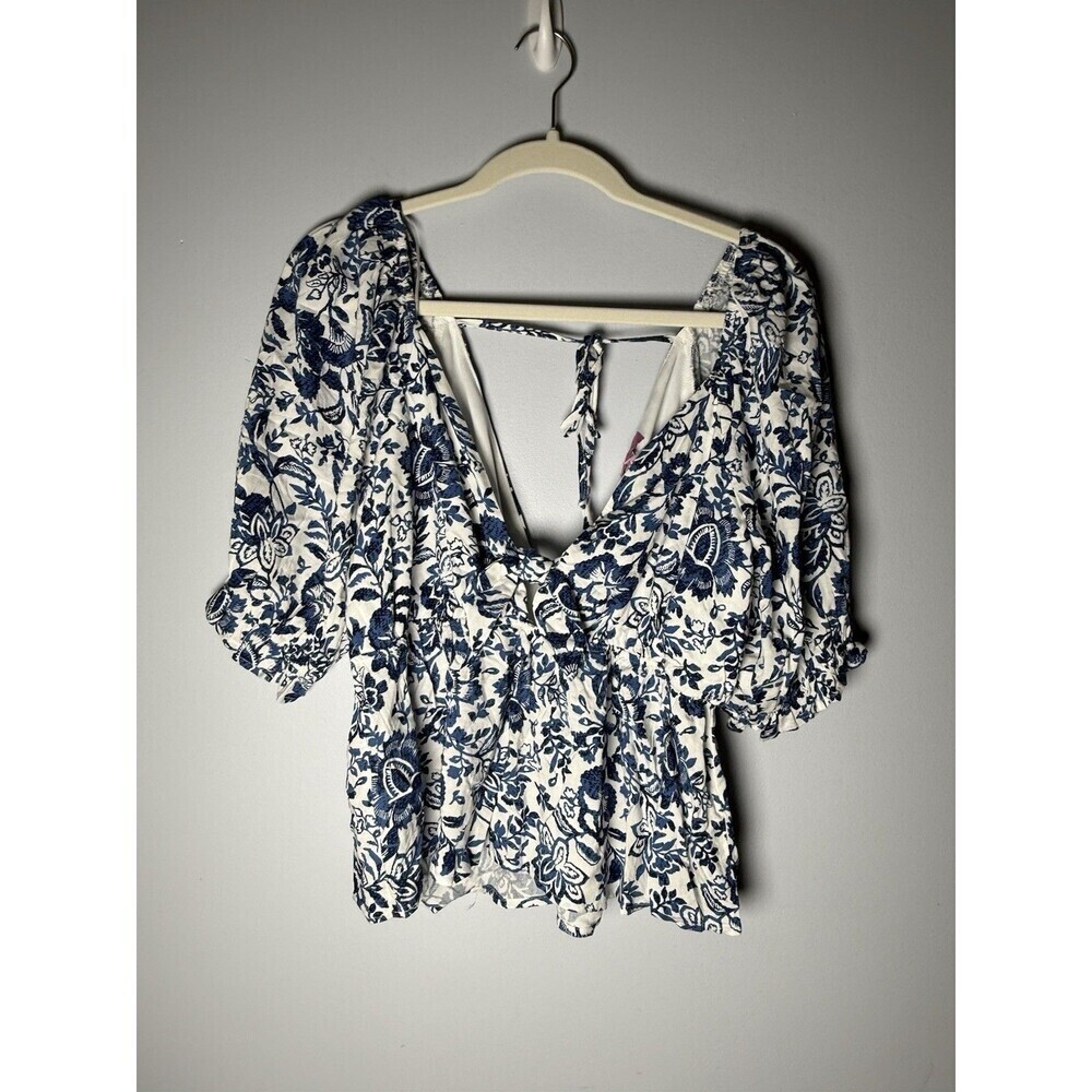 mi ami francescas blue floral Boho VNeck  Women’s Size Large NEW
